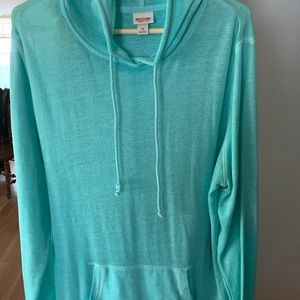Thin hoodie with pockets